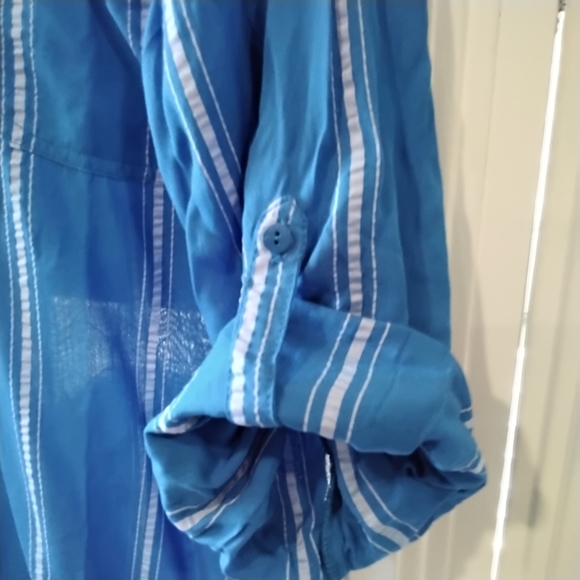 Women's Button Down Blouse EUC - Picture 5 of 8